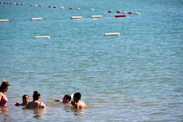 Adım atacak yer yok! Bodrum plajlarında yer kalmadı-2
