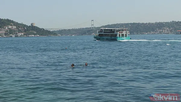 İstanbul yanıyor! Vatandaş Boğaz'a atladı - 1