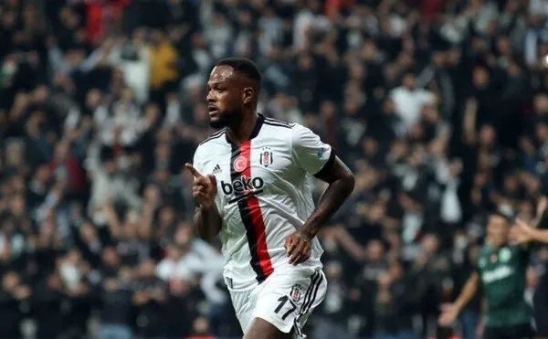 Uzlaşmaz tutumu Beşiktaş yönetimini çıldırttı! Kartal'da Cyle Larin'in suyu ısınıyor-2