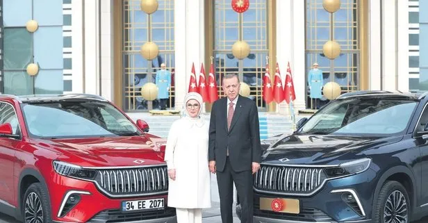 Türkiye’nin gurur günü! İlk Togg Başkan Erdoğan’a Külliye’de teslim edildi