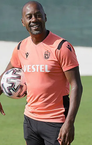 Trabzonspor Teknik Direktörü Eddie Newton İslam'ı nasıl seçtiğini anlattı: Ezan sesi duydum çok etkilendim