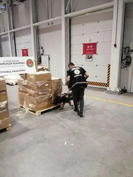 Bakan Muş duyurdu: İstanbul Havalimanı'nda uyuşturucu operasyonu! Bir şebeke daha çökertildi-2