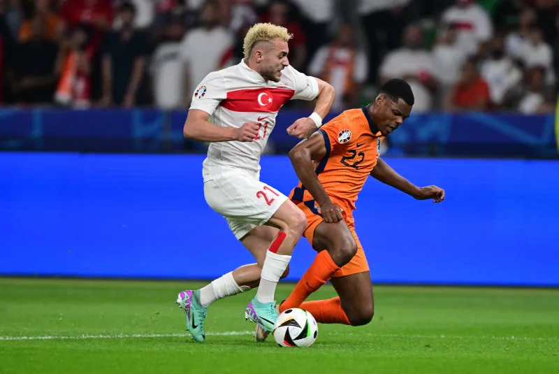 Galatasaray'ın yıldızı İngiltere'ye uçtu! Ada basını görüşeceği takımları yazdı - 13