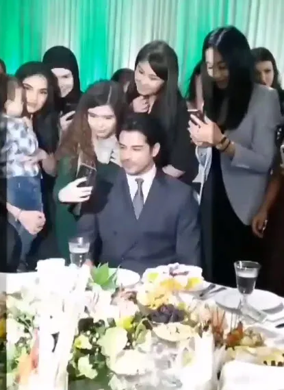 Burak Özçivit Sevgililer Günü'nünde 80 kadınla geçirdi! 2 milyon lira kazandı-3