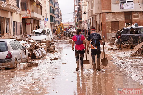 İspanya'da sel felaketinin yaraları sarılmaya çalışılıyor: En az 217 kişi öldü | Katalonya bölgesi de sular altında kaldı - 15