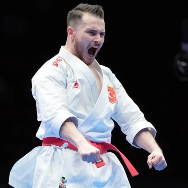 Özdemir altın kazandı