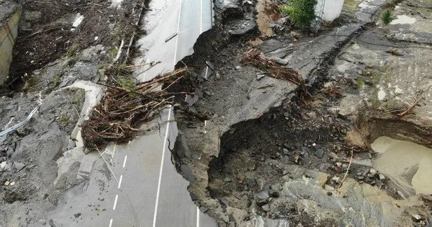 kastamonuda-sel-sularina-kapilan-13-yasindaki-rabia-aydemirin-bulunmasi-icin-calisma-baslatildi-1628698423911.jpeg Kastamonu'da sel sularına kapılan 13 yaşındaki Rabia Aydemir'in bulunması için çalışma başlatıldı-5