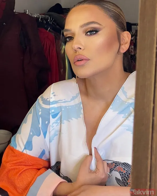 Bikini üstünü çıkarıp poz vermişti! Demet Akalın o paylaşımlarına yenisini ekledi! Sere serpe uzanan Demet sosyal medyayı salladı - 21