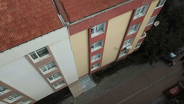 Avcılar'da 2 bina tahliye edildi: Deprem oluyor sandık-5