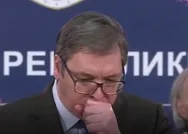 Sırbistan Cumhurbaşkanı Aleksandar Vucicin zor anları! Koronavirüs açıklaması yaparken...