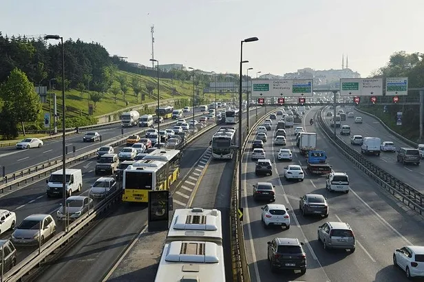 Hafta sonu kısıtlaması sonrası İstanbul'da trafik yoğunluğu | İstanbul yol durumu-2