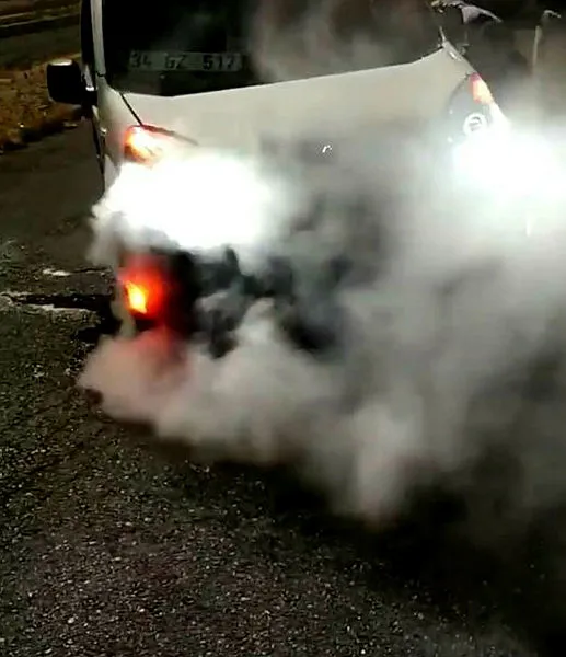 Kağıthane'de havaya ateş açan, trafiği tehlikeye düşüren 8 kişi yakalandı-7