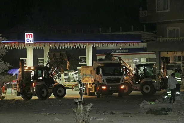 mardindeki-kan-donduran-feci-kazayi-gorgu-tanigi-anlatti-o-esnada-ortalik-katliam-alani-oldu-1661033622479.jpeg Mardin'deki kan donduran feci kazayı görgü tanığı anlattı! "O esnada ortalık katliam alanı oldu"-2