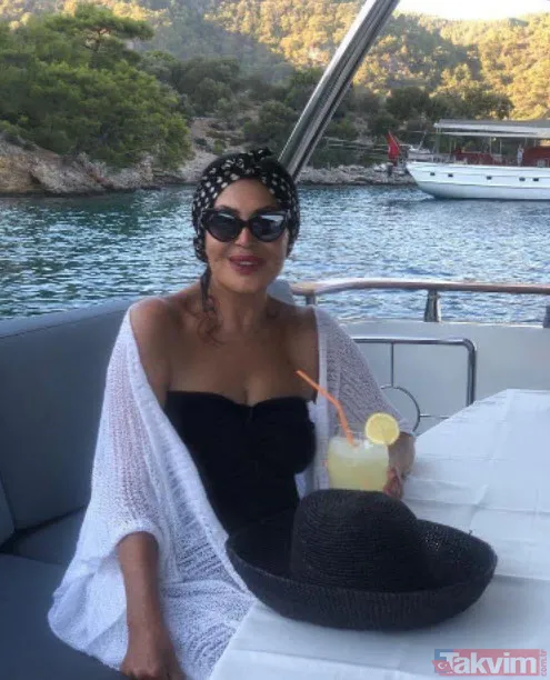 "Moskova güzel görsün" Yeşilçam'ın Sultan'ı Türkan Şoray'ın Rusya pozu olay! Kızı Yağmur Ünal kayıtsız kalamadı - 9