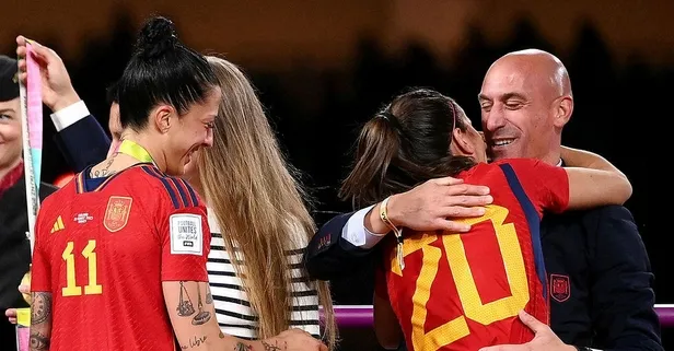 İspanya'da öpücük skandalı istifayı getirdi! İşte o mektup