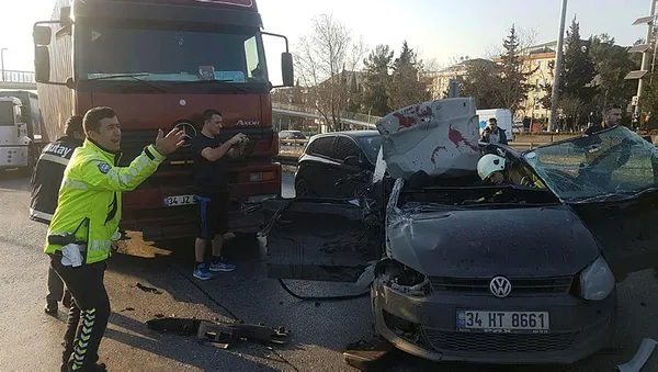 son-dakika-d-100de-feci-kaza-trafik-kilitlendi-1582038169734.jpg Son dakika: D-100'de feci kaza! Trafik kilitlendi-1