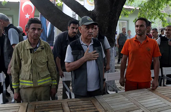 baskan-erdogan-marmaristeki-yanginda-gorev-yapan-ekiplere-seslendi-1656268362540.jpg Başkan Erdoğan, Marmaris'teki yangında görev yapan ekiplere seslendi-2