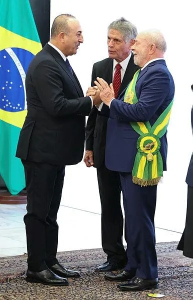 brezilyada-yeni-devlet-baskani-luis-inacio-lula-da-silva-gorevi-devraldi-yemin-toreninde-silah-alarmi-apar-top-1672617465058.jpeg
