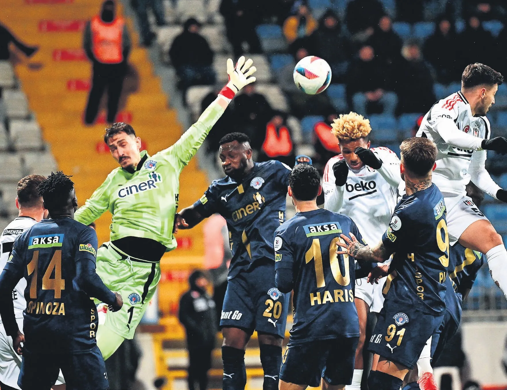 Hayal kırıklığı yaşıyoruz