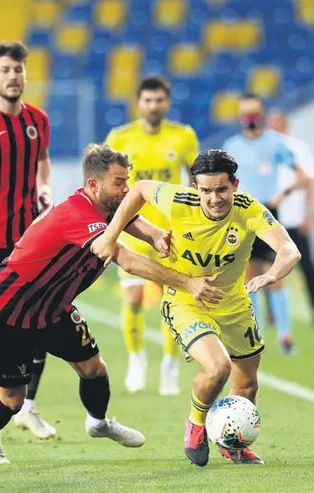 Gözler Ferdi Kadıoğlu'nun üzerinde