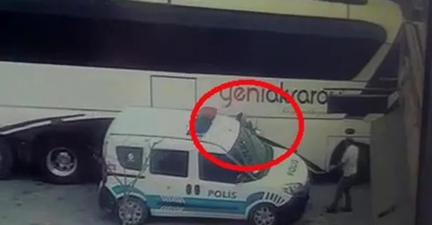 Kocaeli’nin Gebze ilçesinde feci kaza: Polis memuru otobüs ile ekip otosu arasında sıkıştı