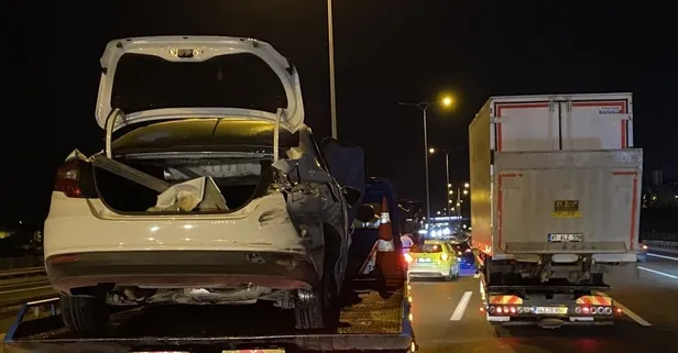 TEM Otoyolu’nda 3 araç birbirine girdi: 3 kişi yaralı