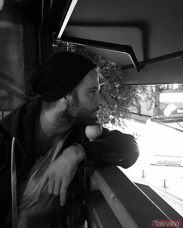 Kuruluş Osman'ın Komutan Lucas'ı Özgür Çevik’in sokak ortasında evlilik teklifi ettiği eşi güzelliğiyle hayran bıraktı! - 3