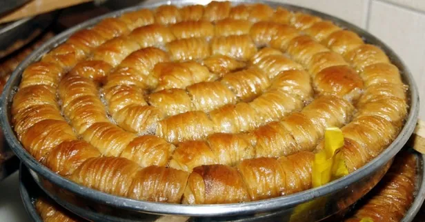Ramazan Bayramı'na özel evde çıtır çıtır, lezzeti yerinde cevizli burma baklava yapılışı! Ev yapımı cevizli baklava tarifi! İşte malzemeler, püf noktalar...-2