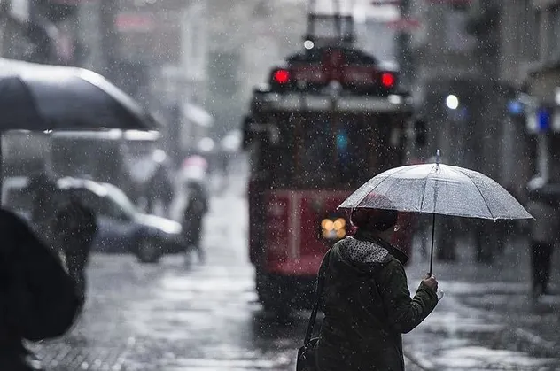 HAVA DURUMU | Meteorolojiden İstanbul ve birçok il için gök gürültülü sağanak uyarısı!