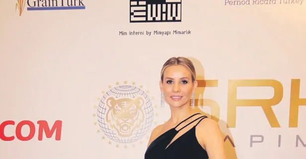 Ayaklı Gazete TV Yıldızları Ödül Töreni ünlüler geçidine sahne oldu! Geceye atv damga vurdu...