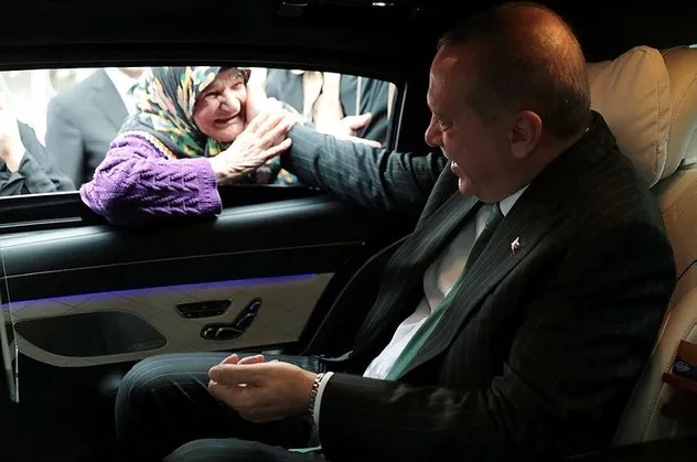 Başkan Erdoğan ile yaşlı teyzenin gülümseten sohbeti