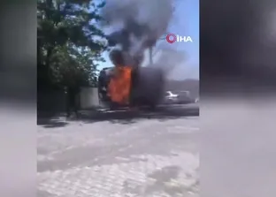 Park halindeki tur otobüsü alev alev yandı!
