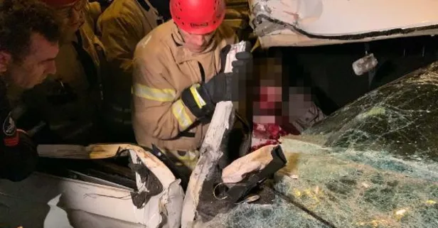 Pendik'te can pazarı! Kazaya müdahale sırasında itfaiye aracına otomobil çarptı: 2'si ağır 5 kişi yaralandı