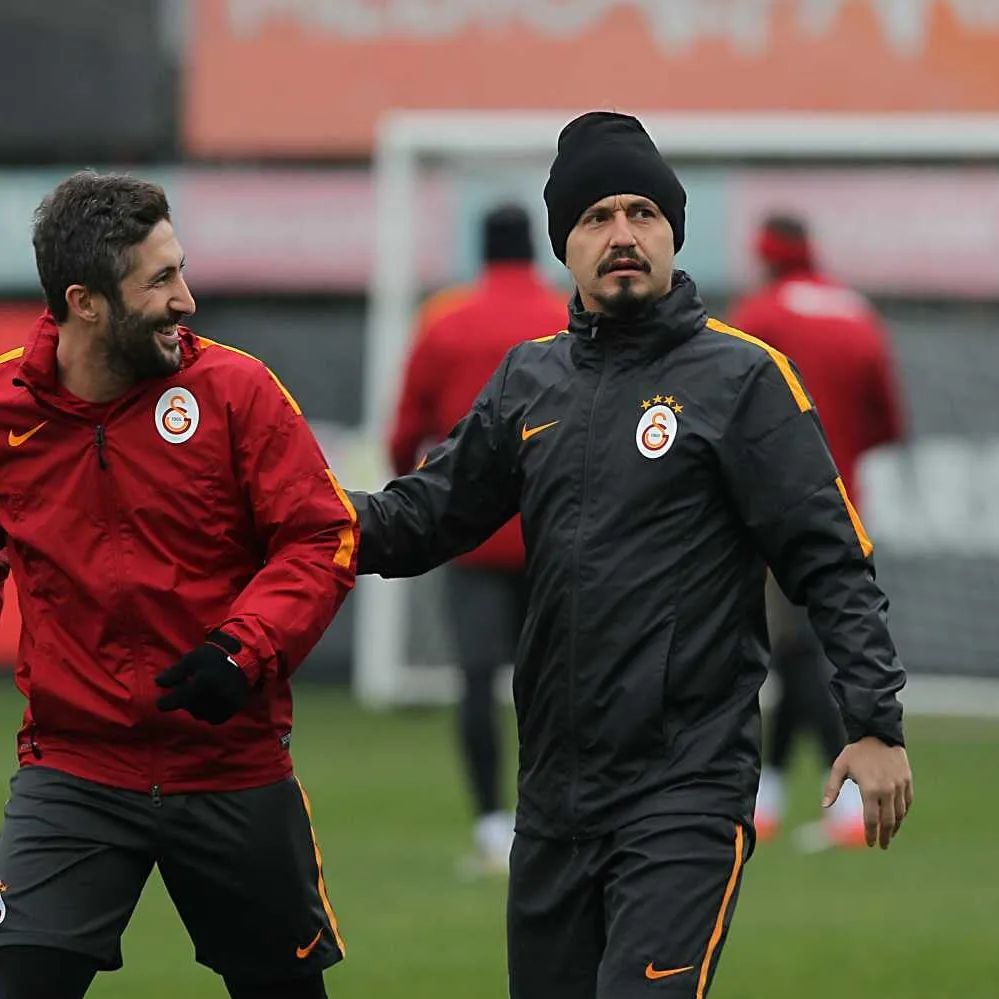 Ayhan Akman Galatasaray’dan ayrıldı