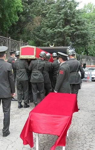 28 Şubat zulmünün baş mimarı İsmail Hakkı Karadayı 27 Mayıs darbesinin yıl dönümünde gömüldü!