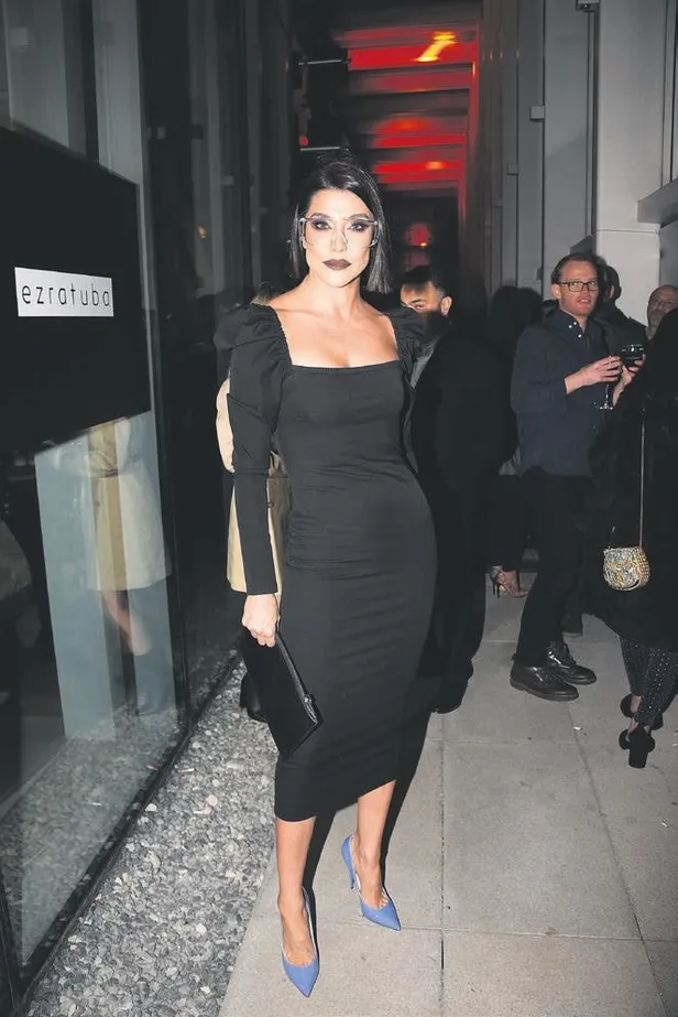 Mercedes Fashion Week'e ünlü akını! Aleyna Tilki, Şükrü Özyıldız, Özge Ulusoy, Ezgi Mola, Hazal Kaya, Edvina Sponza tarzlarıyla büyüledi-11