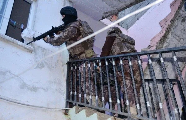 Kimsesiz ve muhtaç kadınlara zorla fuhuş yaptıran şebeke çökertildi-4