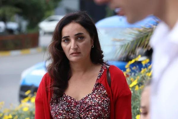 kardeslerim-104-bolum-nefes-kesecek-eren-ailesi-buyuk-bir-korkuyla-karsi-karsiya-1699622088051.jpg Kardeşlerim 104. bölüm nefes kesecek: Eren ailesi büyük bir korkuyla karşı karşıya!-2