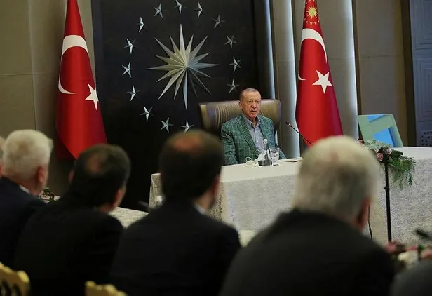 baskan-erdogan-turkiyedeki-bosnak-sivil-toplum-kuruluslarinin-temsilcilerini-kabul-etti-1636324788994.jpeg Başkan Erdoğan Türkiye’deki Boşnak sivil toplum kuruluşlarının temsilcilerini kabul etti-3