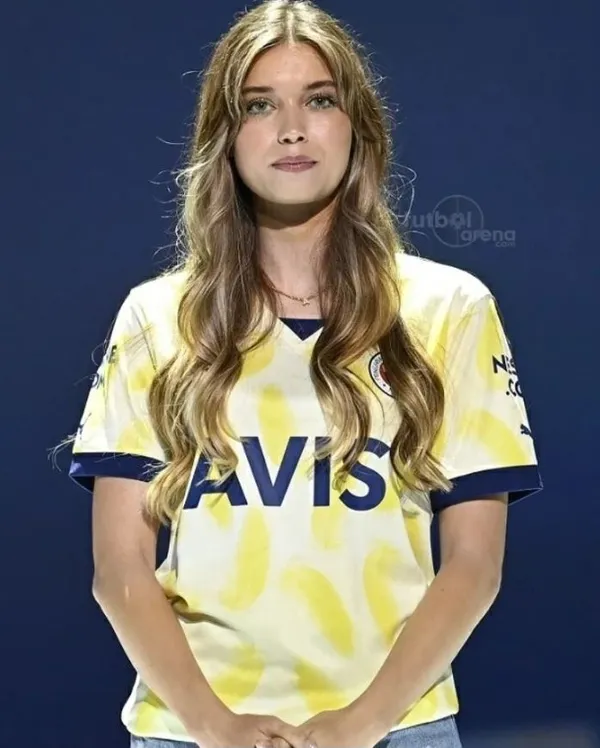 fenerbahce-forma-lansmaninda-ece-seckin-sahne-aldi-unluler-gecidi-yasandi-sarp-akkaya-afra-saracoglu-sarp-can-1658247448742.jpg Fenerbahçe forma lansmanında Ece Seçkin sahne aldı! Ünlüler geçidi yaşandı! Sarp Akkaya, Afra Saraçoğlu, Sarp Can Köroğlu...-4