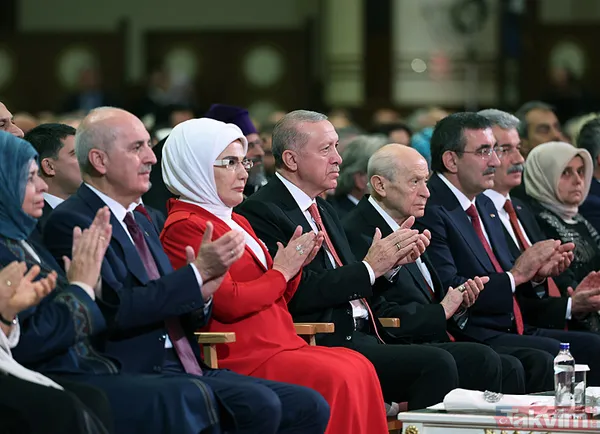 Başkan Erdoğan, 29 Ekim Özel Programı'na katıldı! Erdoğan yanına gelen küçük kız çocuğu ile fotoğraf çektirdi - 10