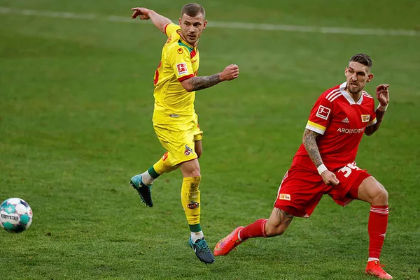 fenerbahce-captan-dusen-max-meyeri-istanbula-getirdi-1630573228630.jpg Fenerbahçe çaptan düşen Max Meyer'i İstanbul'a getirdi!-5