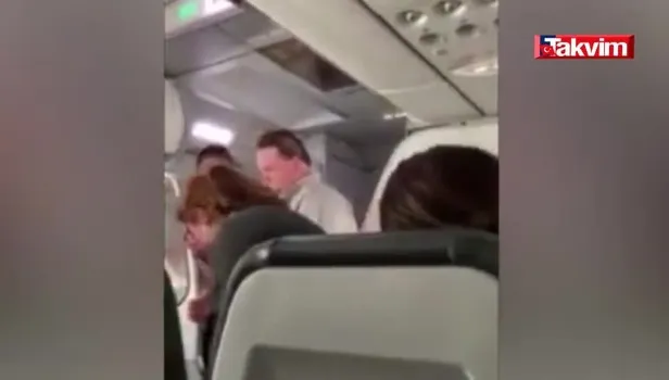 Uçak acil çıkış kapısında akılalmaz olay!