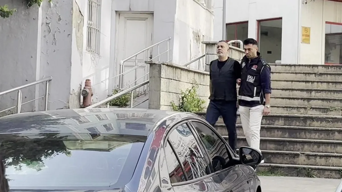 ahbap-vurgununun-gizli-suc-kadrosu-1785020888900.jpeg Ahbap vurgununun gizli suç kadrosu! Sabıkalı isimlerin hesaplarında 10 milyar liralık para trafiği-5