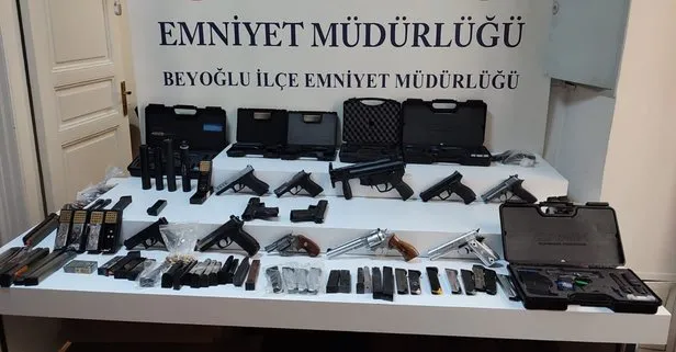 badminton bildirim Işaretçi  İstanbul'da operasyon! Anahtarlık şeklinde suikast silahları ele geçirildi  - Takvim