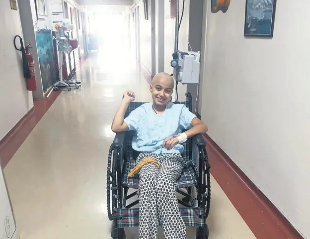 Depremzede Zeynep pes etmedi | Kanseri yendi protez bacağıyla yeniden yürüdü