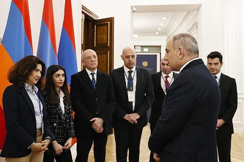 Paşinyan, Türk basın mensuplarının sorularını yanıtladı. (İHA)