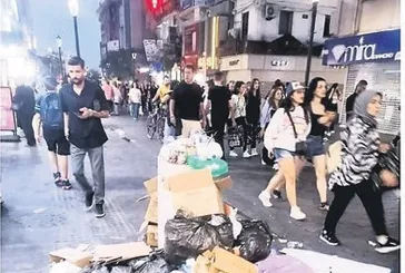 İzmir’de maaş krizi: Çiğli çöplüğe döndü