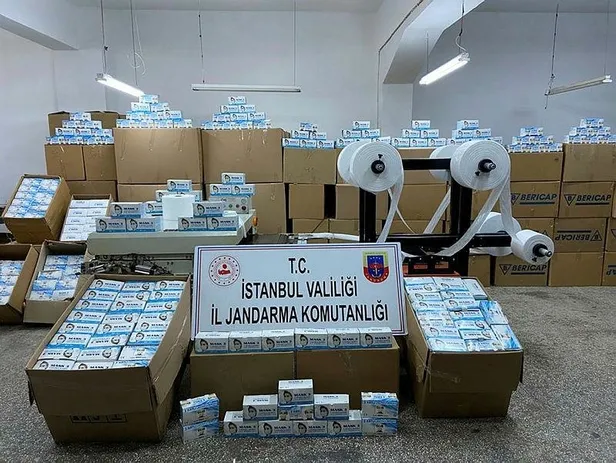 Son dakika: İstanbul Sultangazi'de maske operasyonu: 800 bin maske ele geçirildi-1