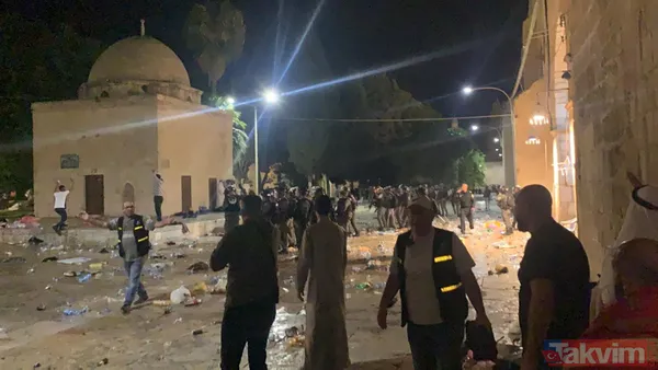 Kudüs'te İsrail terörü! İsrail polisi Mescid-i Aksa’da namaz kılan cemaate saldırdı - 18